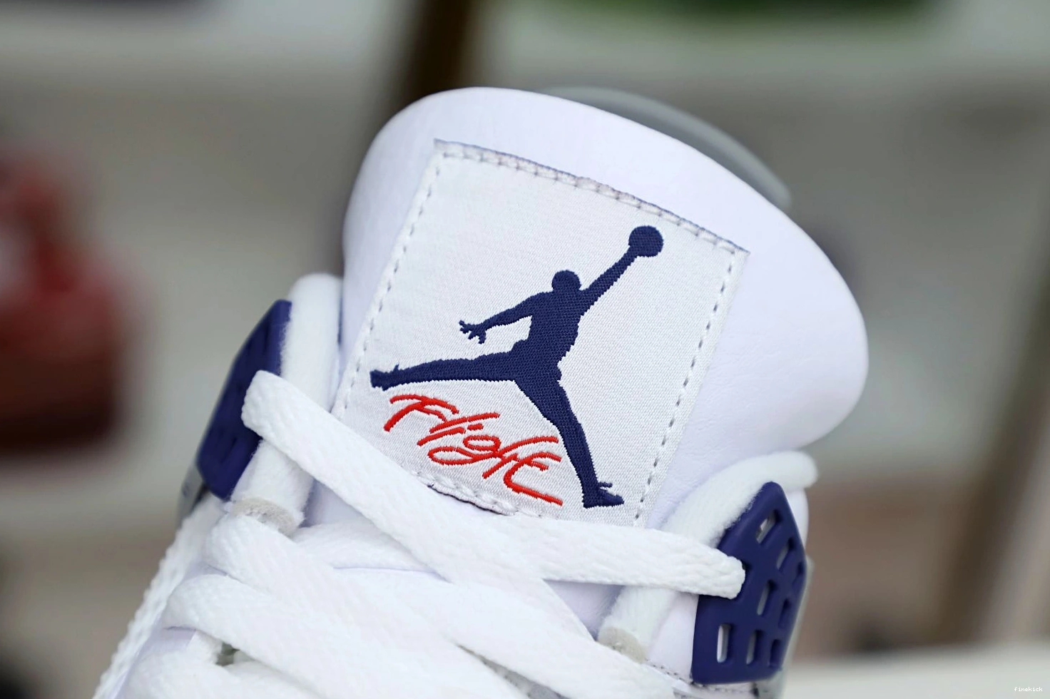 JORDAN 4 RETRO NAVY